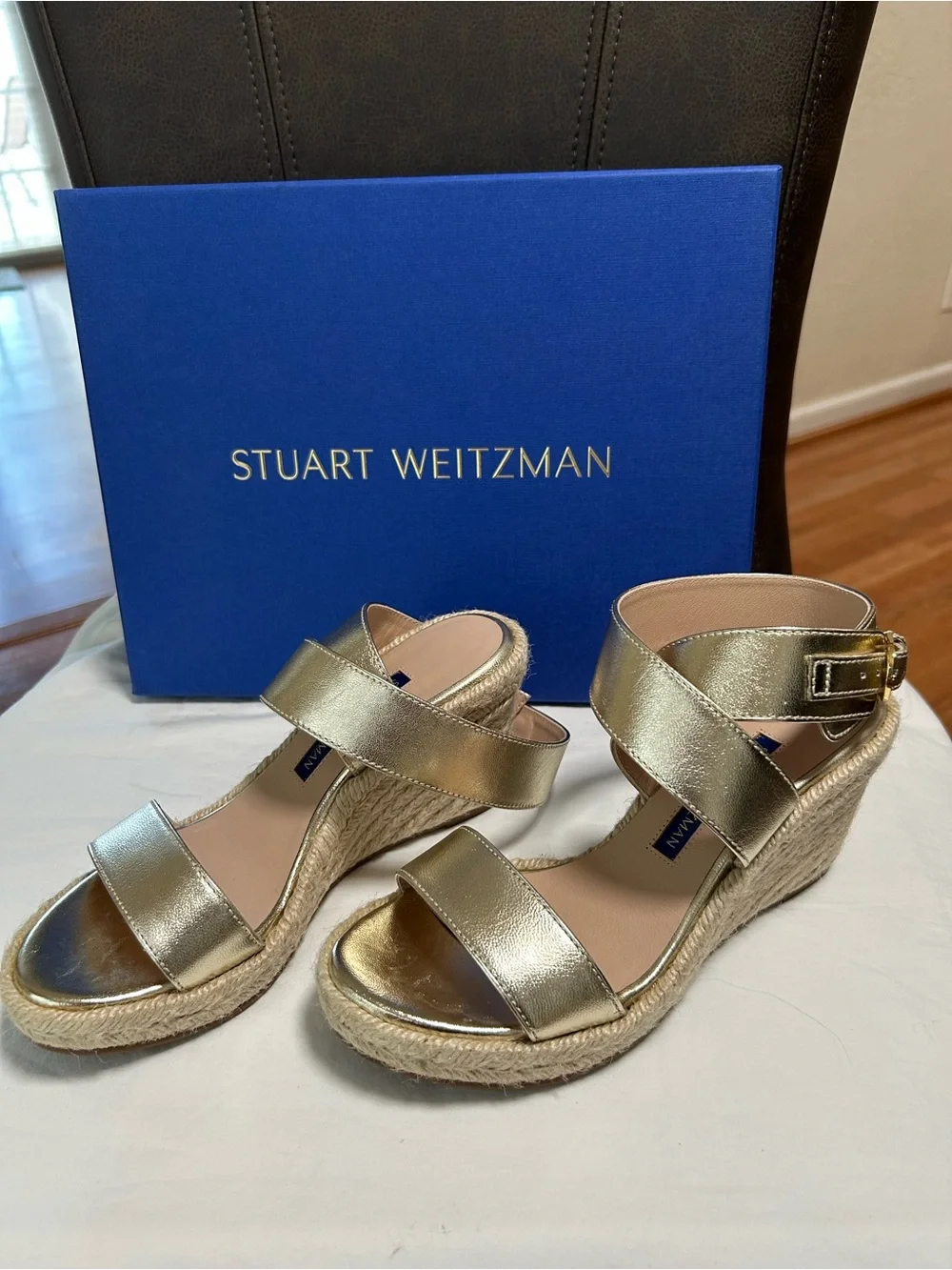 Stuart Weitzman Lexia Plattino Metallic Napa Gold Espadrille Sandals / Size 4.5